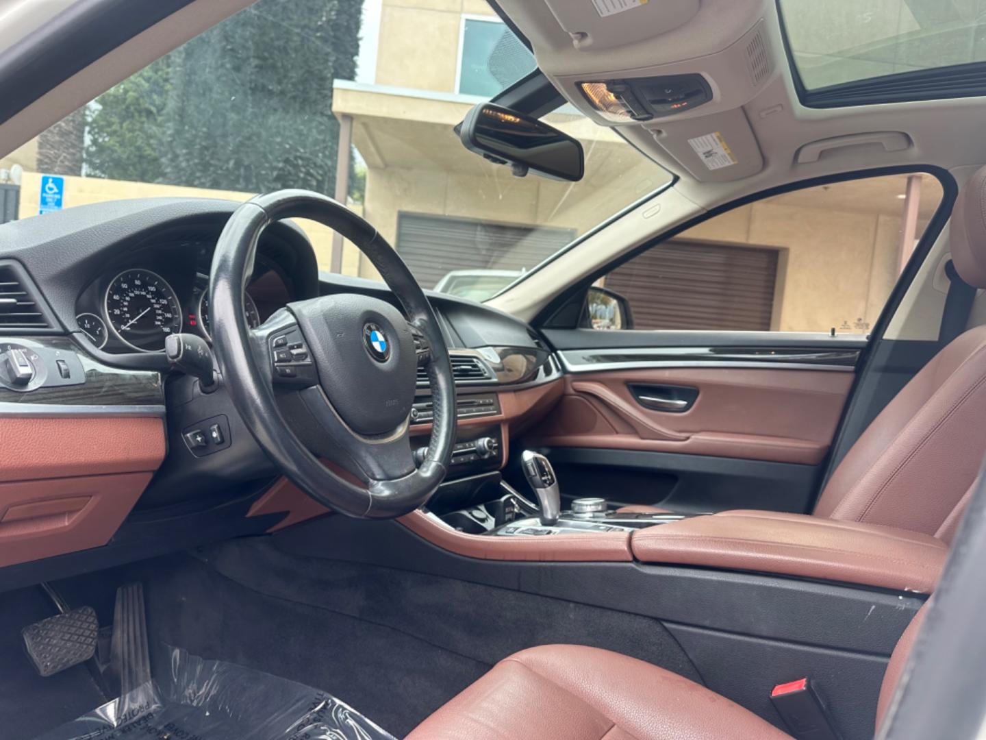 2015 WHITE /Black BMW 5-Series Leather (WBA5A7C54FG) with an 4 Cylinder engine, Automatic transmission, located at 30 S. Berkeley Avenue, Pasadena, CA, 91107, (626) 248-7567, 34.145447, -118.109398 - The 2015 BMW 528i xDrive stands as a beacon of luxury, performance, and advanced technology, embodying the pinnacle of German engineering. With only 72,430 miles, this well-maintained vehicle offers a remarkable driving experience that combines comfort, style, and reliability. Whether you have an im - Photo#12